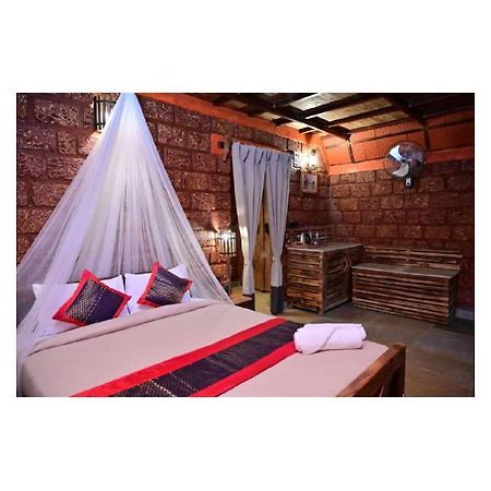 The Horse & Chariot Hotel Мадикери Екстериор снимка