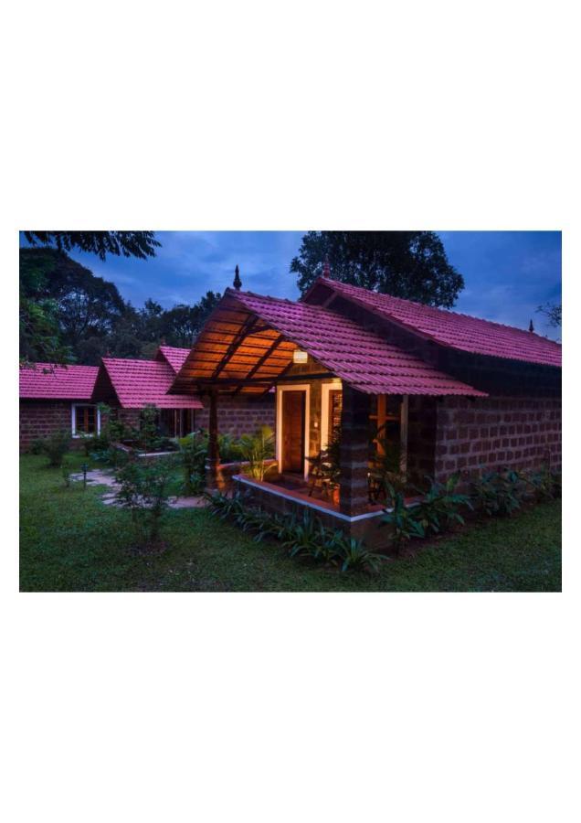 The Horse & Chariot Hotel Мадикери Екстериор снимка